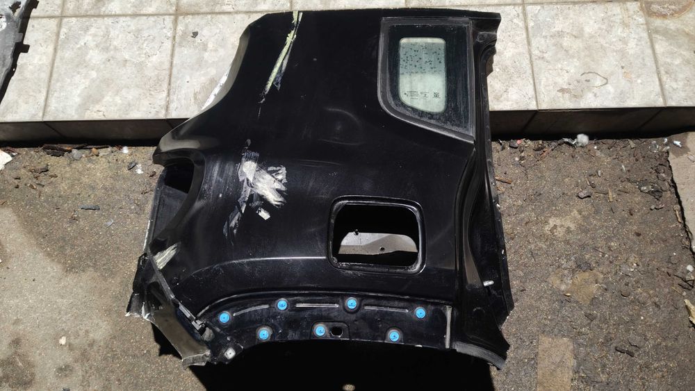 Błotnik ćwiartka prawy tył jeep renegade 601 czarny