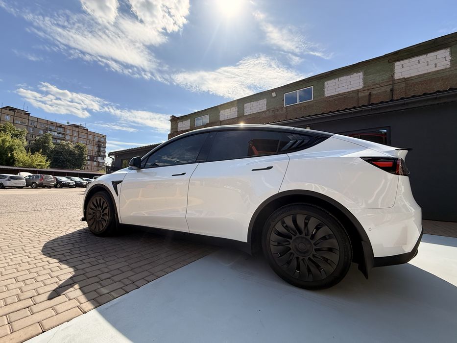 Продам Tesla Model Y