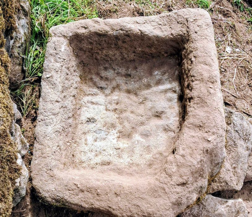 pedra conca da cunca rústica centenária