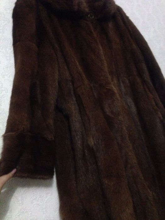 Гарна шуба з хутра степової норки.Великого розміру