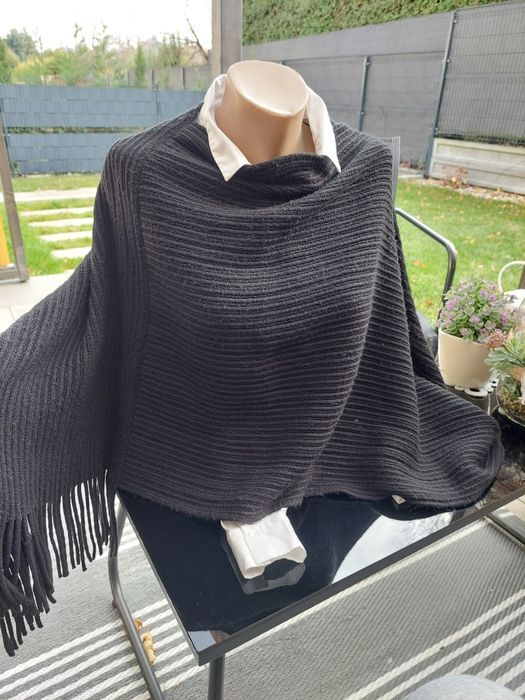 Ponczo, narzutka damska kolor czarny.