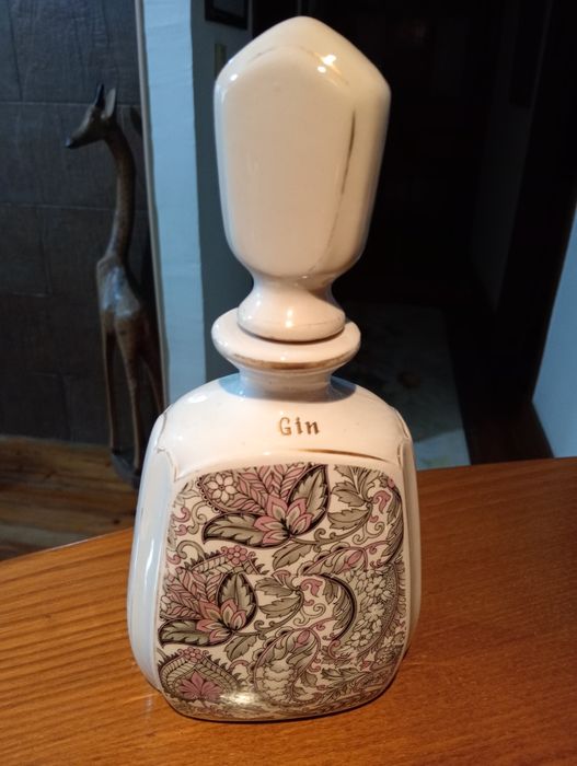 Garrafa antiga de loiça de Alcobaça