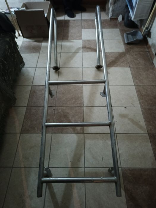 Лестница для бассейна из нержавеющей стали