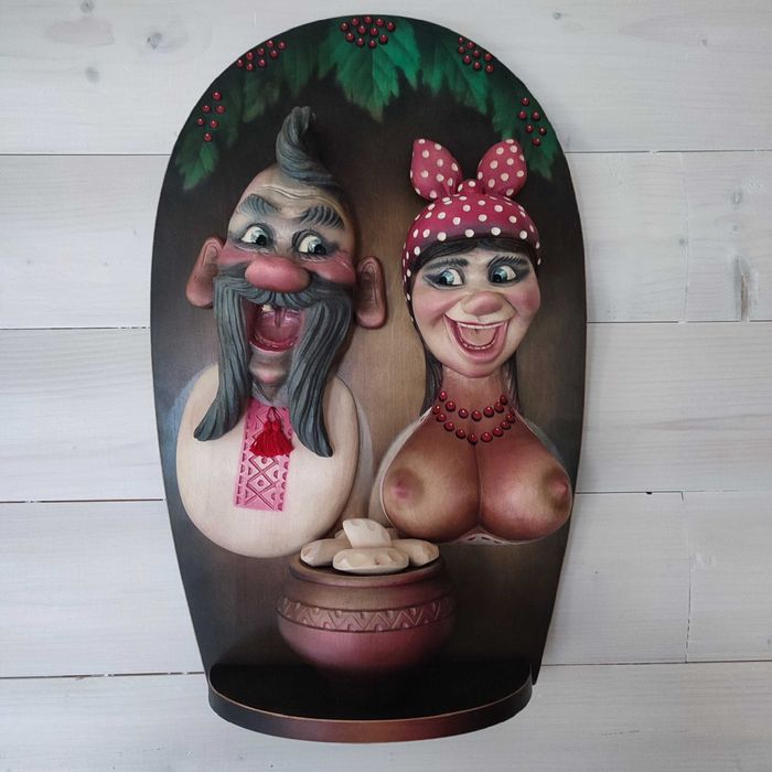 Дерев'яне панно Одарка і Карась