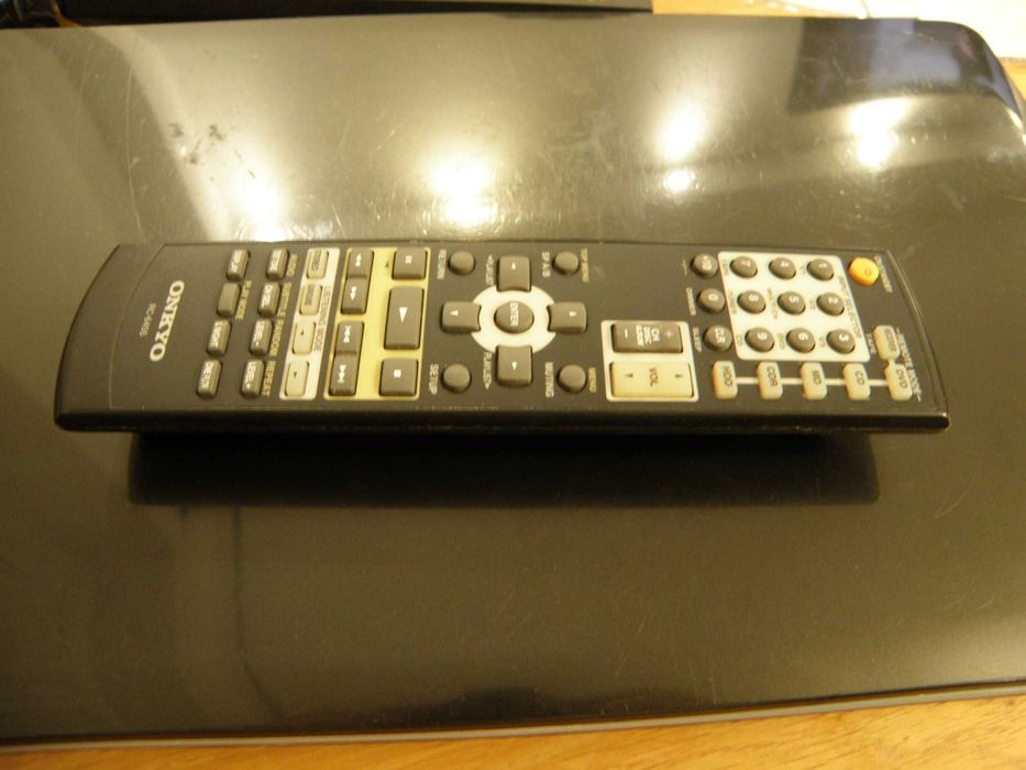 Orginalny pilot do amplitunerów Onkyo