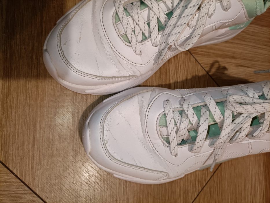 Białe sportowe buty Sprandi r.38