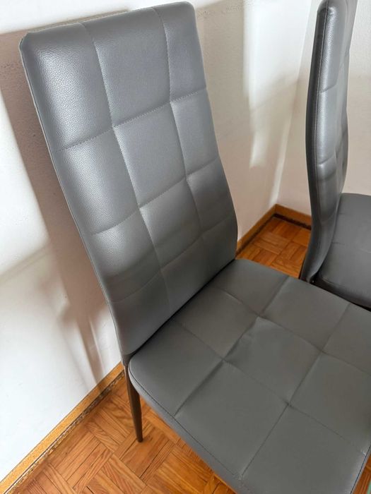 Conjunto mesa e 4 cadeiras