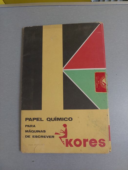 Papel químico na caixa Kores