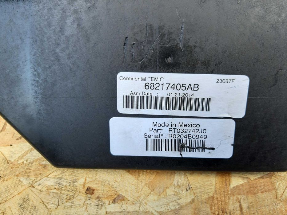 Puszka skrzynka bezpieczników CHRYSLER VOYAGER RT 14-19r 3.6