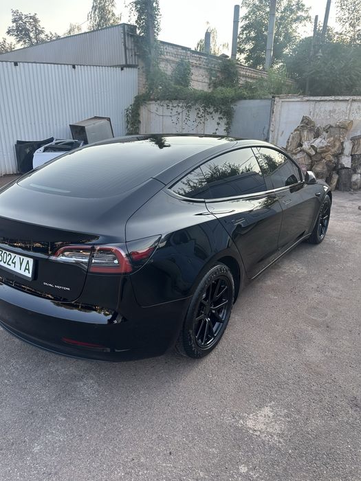 Tesla 3 dualmotor bleck