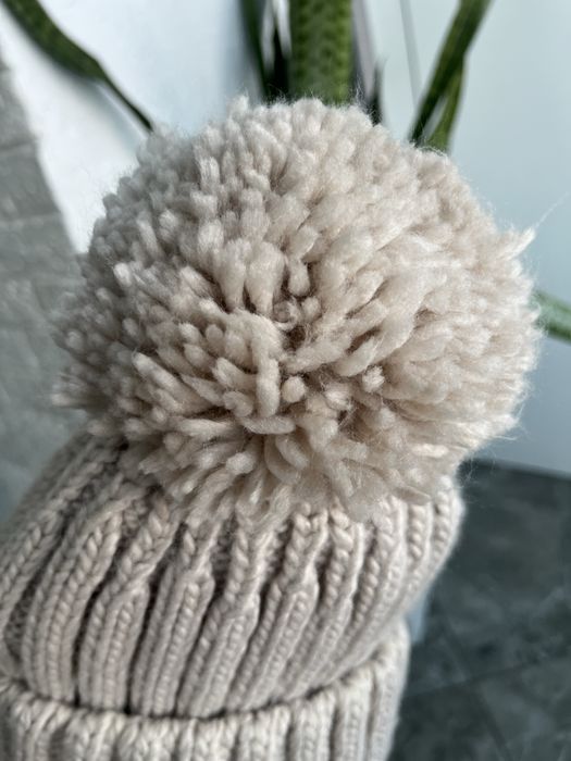 Стильна шапка ugg