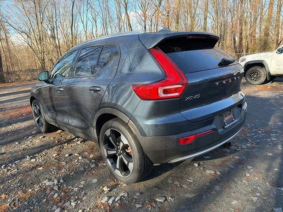 Volvo XC 40      2021