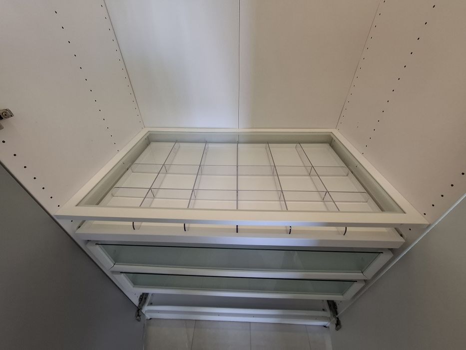 Roupeiro Ikea iluminado