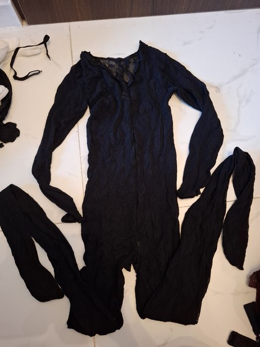Bodystocking, gorset, biustonosz, pończochy itd.