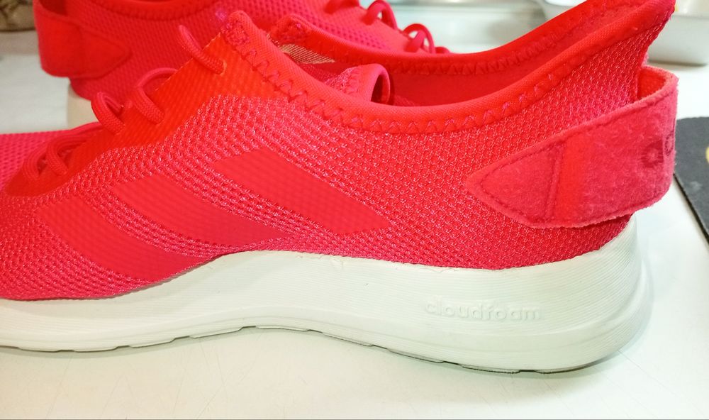 Кросівки для бігу Adidas Yatra розмір 39