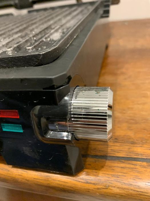 Sanduicheira/Torradeira Hoffen a funcionar