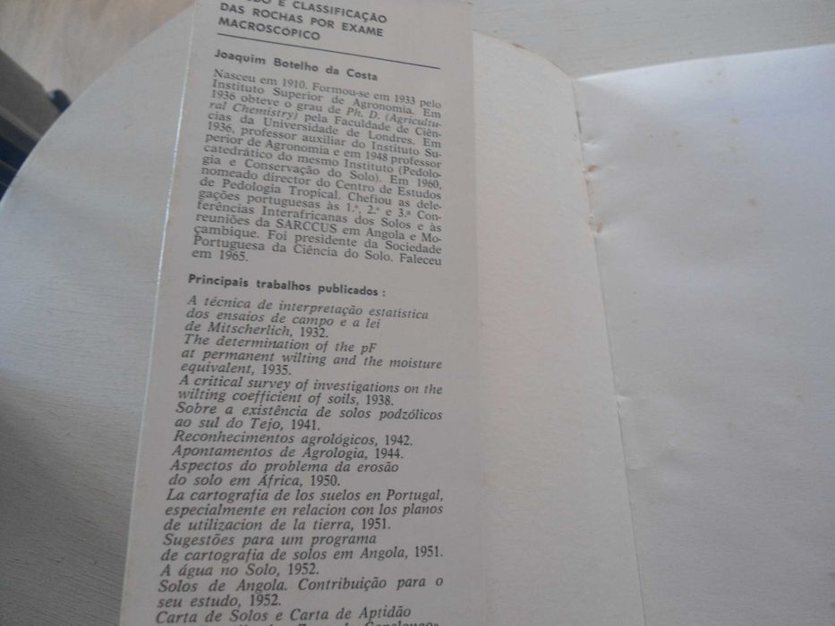 Estudo e Classificação das rochas por exame macroscópico Joaquim Costa
