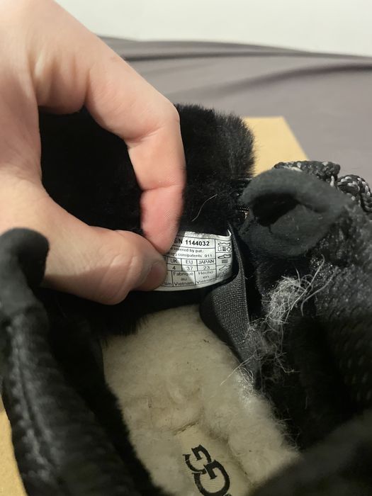 Ugg lowmel black