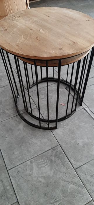 Pine-top coffee tables64739069457537121