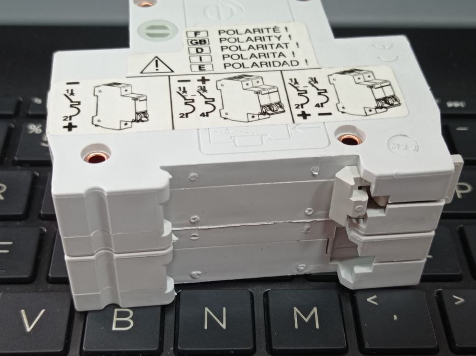 Автоматичний вимикач постійного струму Merlin Gerin multi9 C32H-DC