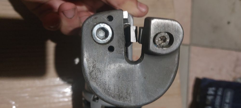 Электроножницы по металлу Bosch GSC 2,8 Professional.