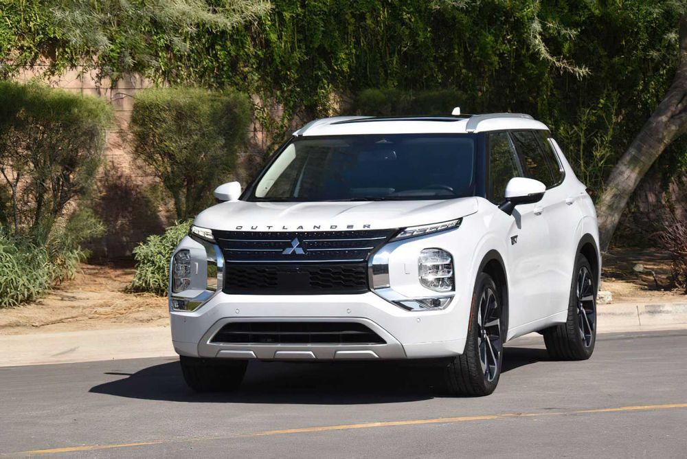 Mitsubishi Outlander PHEV SEL      2023
