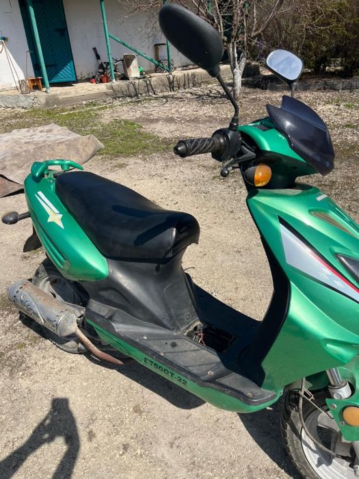 Скутер, мопед двомісний