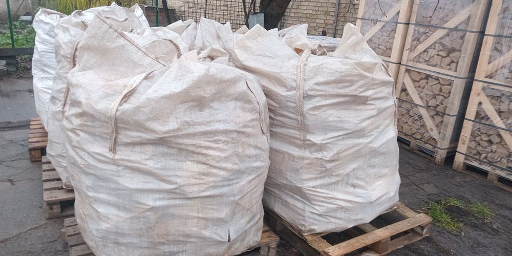 Дубові сухі дрова в бегах