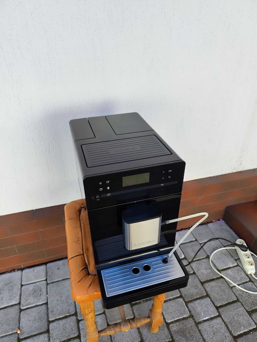 Кавомашина кавоварка MIELE CM 5300