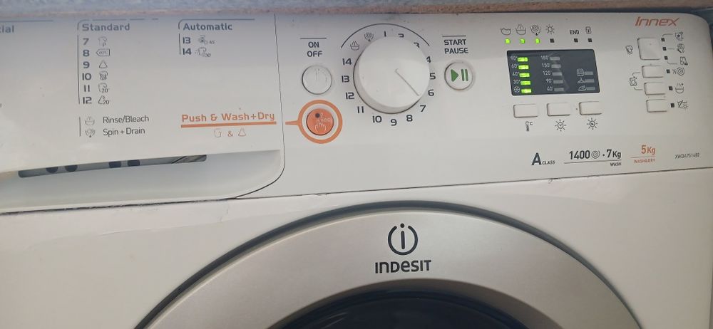 Maquina de lavar e secar a roupa Indesit