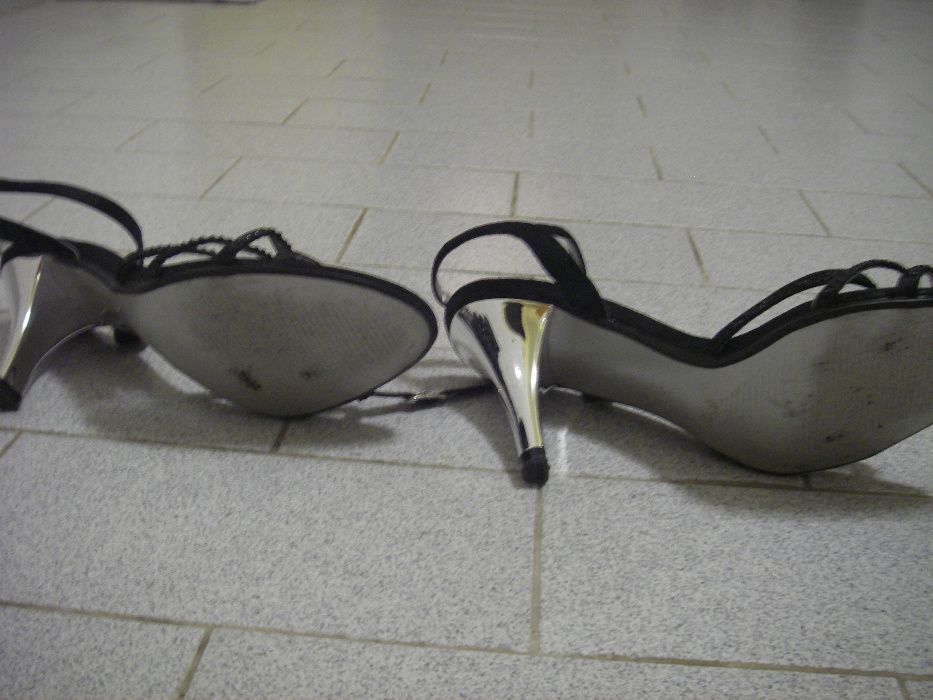 Sandálias, sapatos pretos de salto quase novas(o)!
