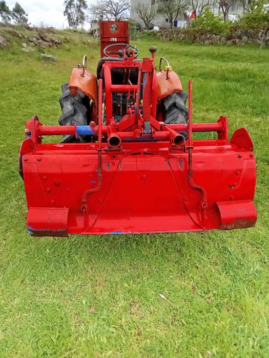 kubota L2000 em bom estado