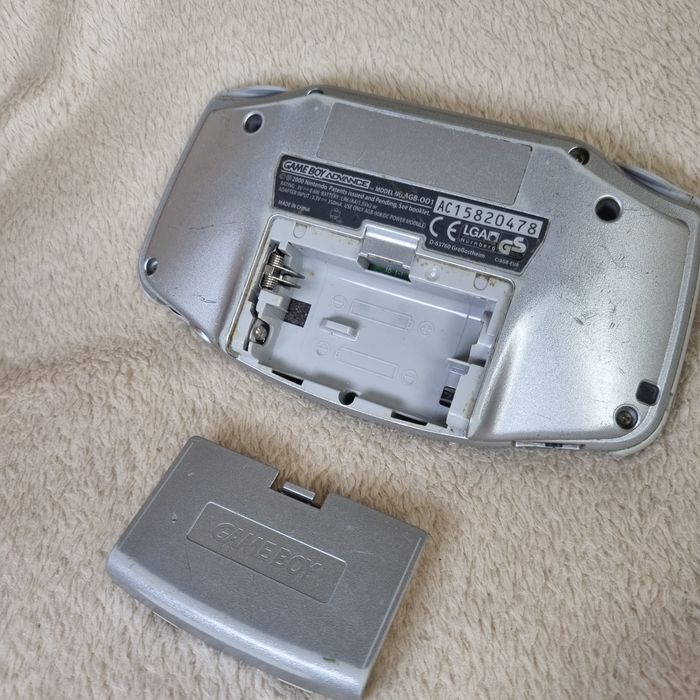 Nintendo Game Boy Advance AGB-001 Silver – klasyka w świetnym stanie