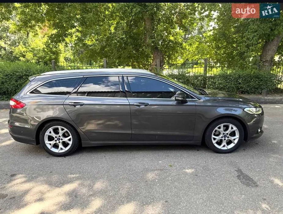 FORD MONDEO 2015 року