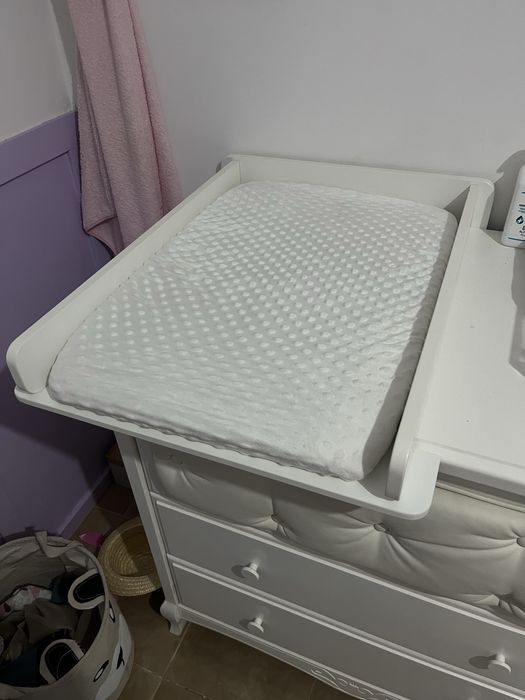 Comoda branca lacada marca Trama linha glamour