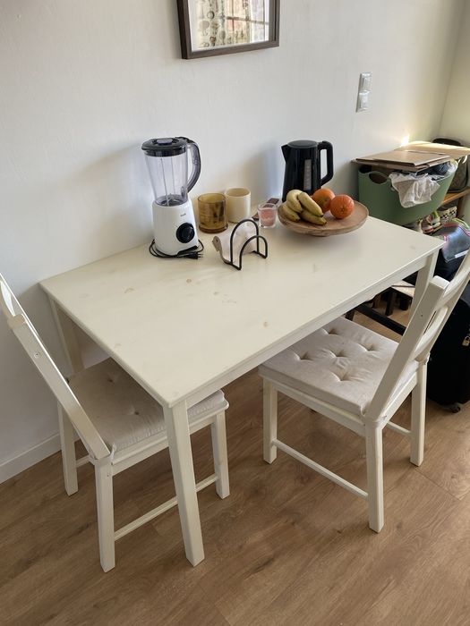 Mesa e duas cadeira pinho ikea