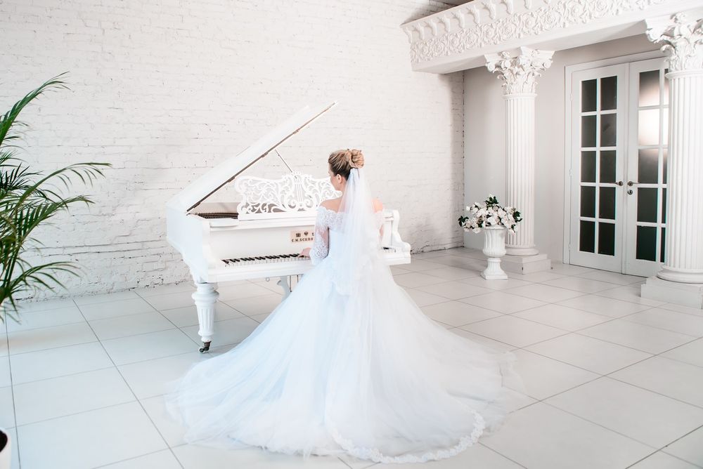 Весільне плаття білого кольору