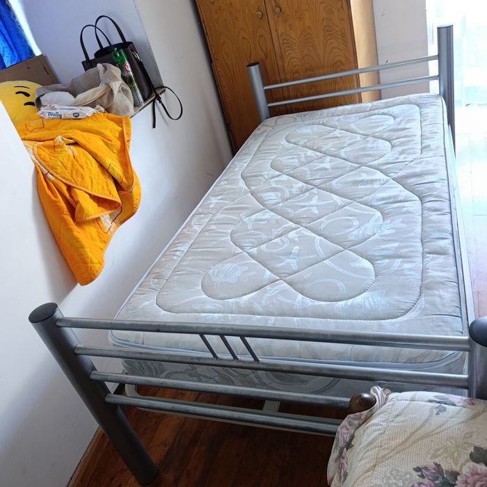 Camas em ferro em excelente estado!! VENDA URGENTE