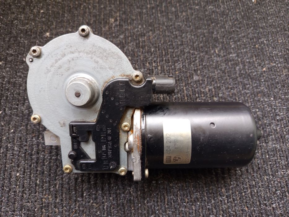 Motor do Limpa Vidros Frente. BMW e39 de 1998 a 2003.