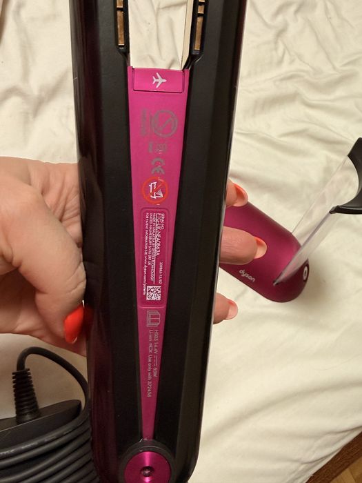 Вирівнювач волосся dyson