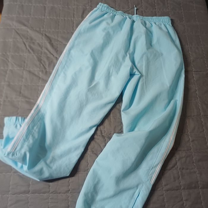 Piękne błękitne spodnie adidas 40