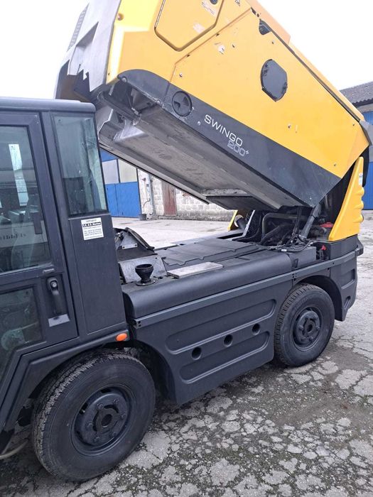 Підмітально-прибиральна машина Schmidt SWINGO 200