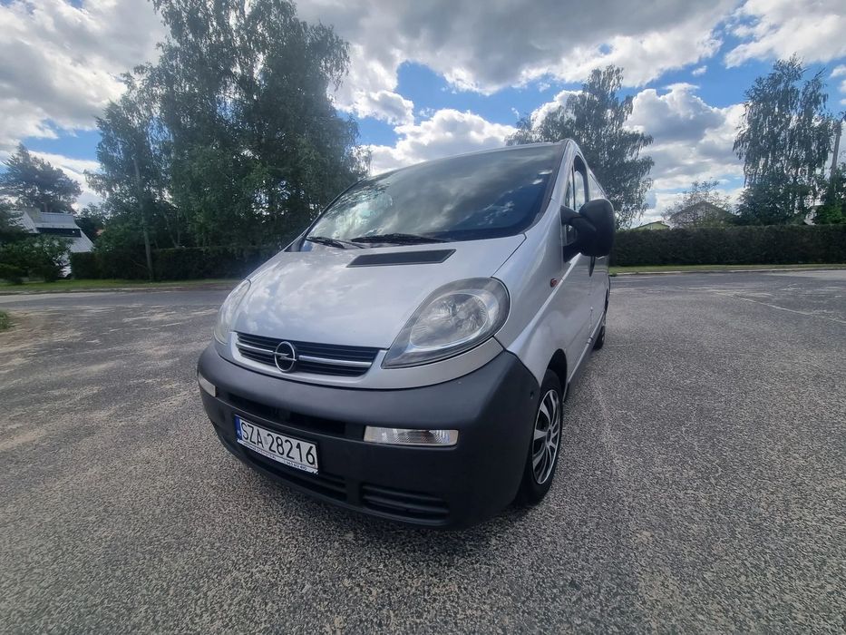Opel Vivaro 1.9CDTI 9osób tylne drzwi skrzydełka gotowy do jazdy od zaraz