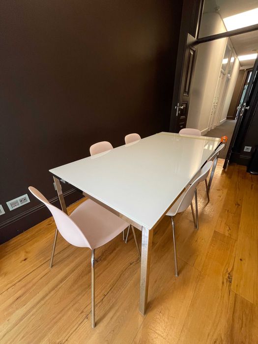 Conjunto mesa e cadeiras
