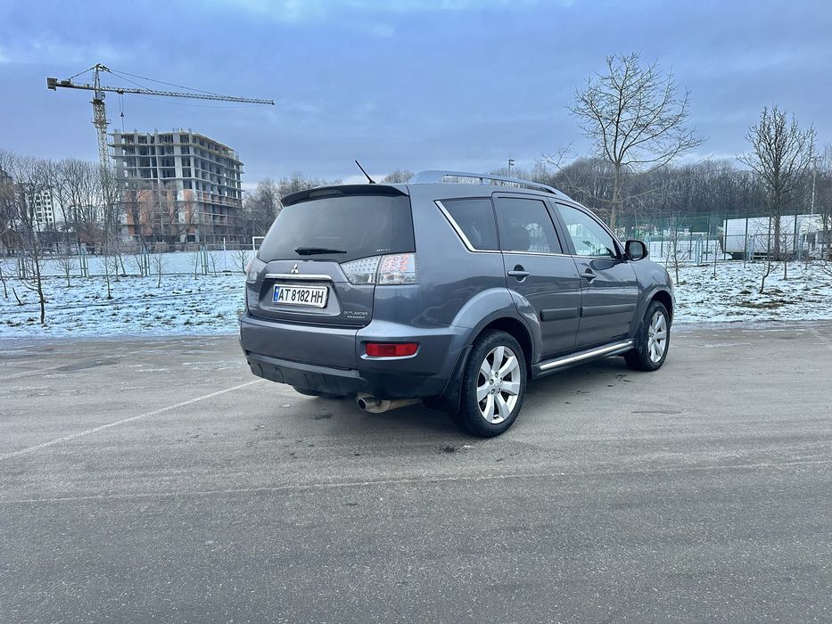 Mitsubishi Outlander XL   4x4 AVTOMAT