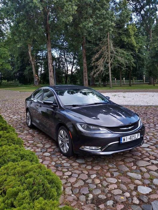 Chrysler 200
