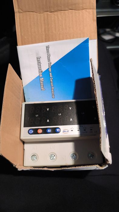 Protetor de tensão e corrente Trifásico