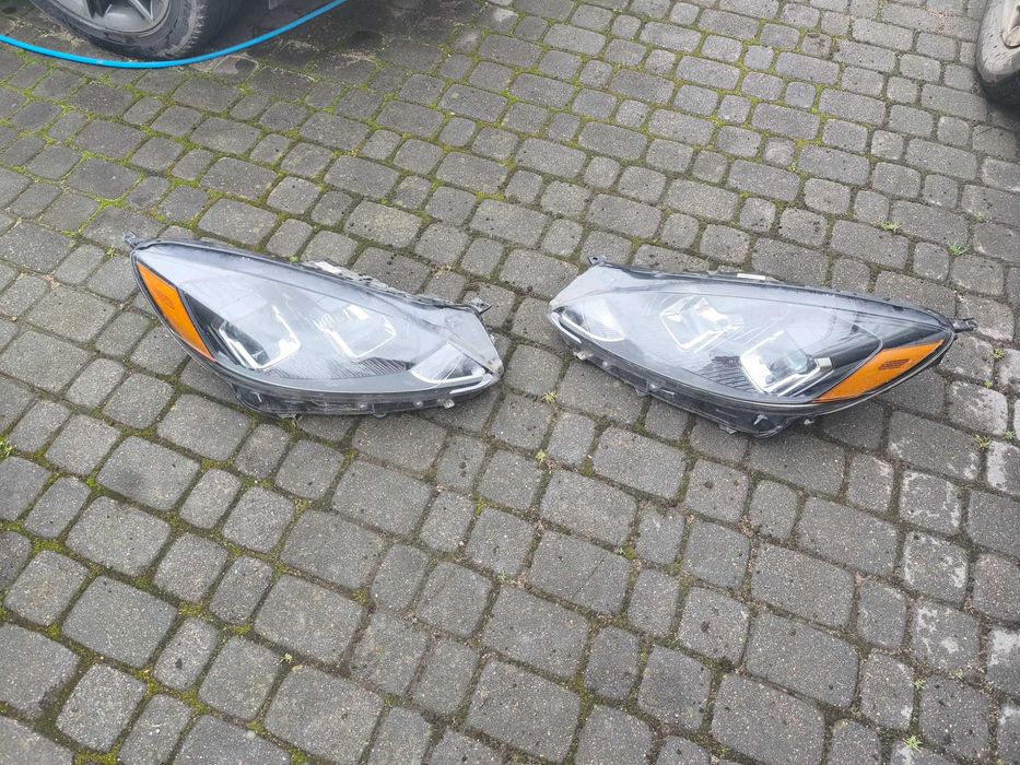 Lampa lampy przód ford Escape USA