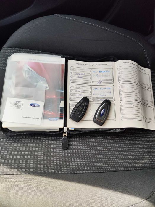Ford Focus 1.6 TDCi Titanium | Apenas 84.000 km (Livro Ford) | Estaciona Sozinho (Park Assist)