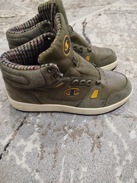 Продам снікерси взуття